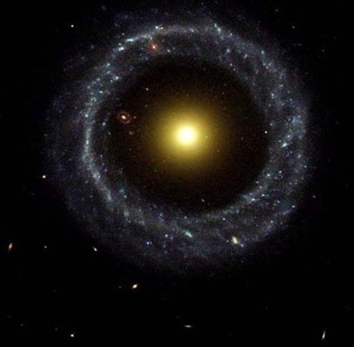 La galassia degli oggetti di Hoag