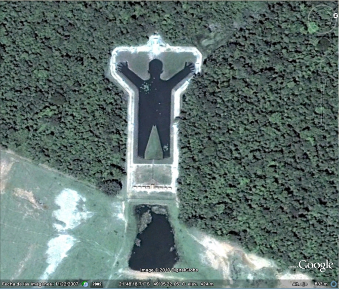 人の形の人工湖（ブラジル）