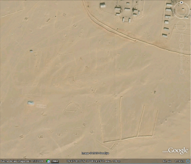 STRANGE GIANT DRAWINGS IN THE DESERT OF SAHARA
