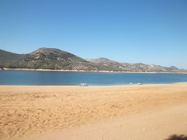 Valdearenasビーチ、IznájarReservoir（アンダルシア）