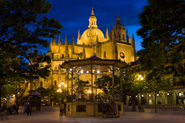 Segovia: skutečný klenot v noci