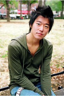 Aaron Yoo (AS dengan keturunan Korea)