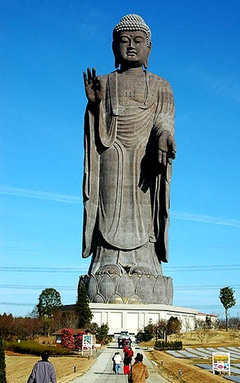 Buddha Amida Ushiku ... 120 Mts.
