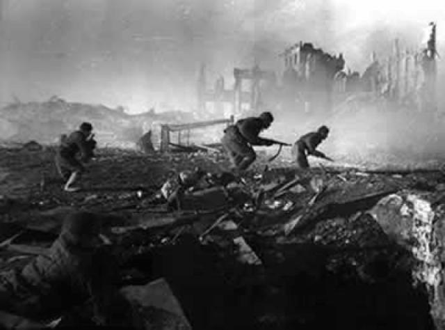 Schlacht von Stalingrad: "Wird oft als die wichtigste Schlacht des Zweiten Weltkriegs und als eine der wichtigsten in der Geschichte angesehen."