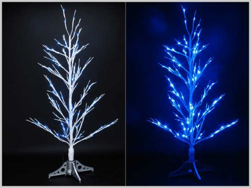 Lampu biru pohon natal