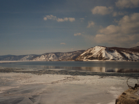 Der Baikalsee in Asien mit 30.500 km².