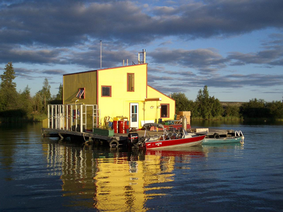 Grande Lago Escravo na América do Norte com 28.568 km2.