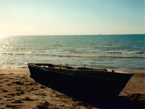 Lago do Mar Cáspio na Ásia, com 371.000 km2.