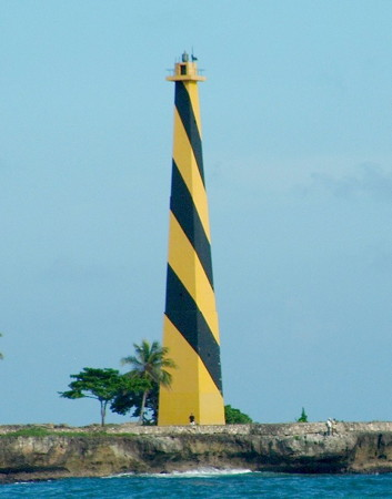 プンタトレシージャ灯台（ドミニカ共和国）