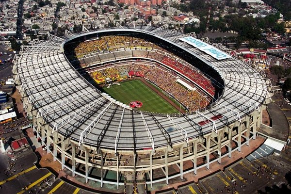 Стадион Ацтека - 105 064 зрителя