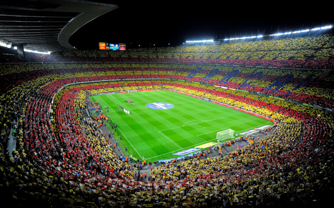 Camp Nou - ผู้ชม 99,354 คน