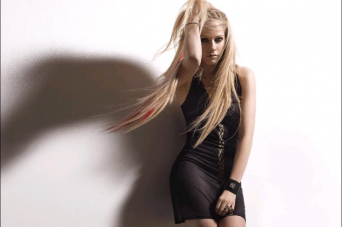 艾薇儿·拉维尼（Avril Lavigne）