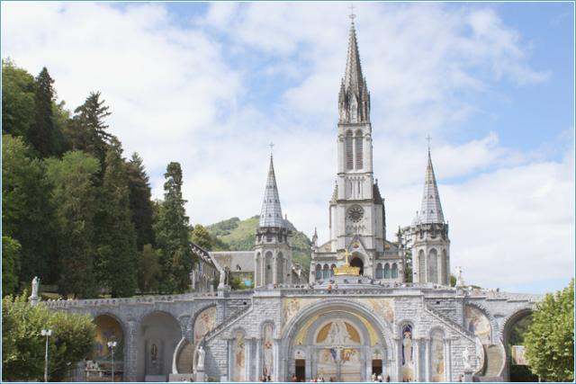 Tempat Suci Lourdes