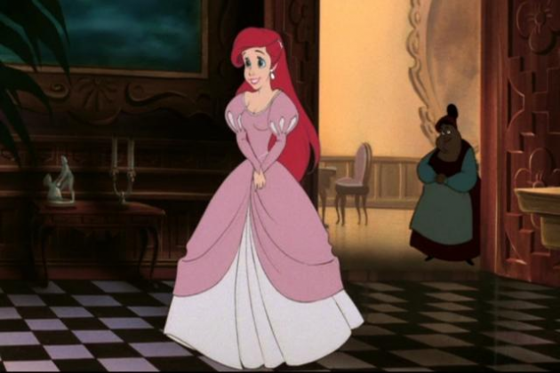 Ariel dalam gaun merah muda (istana)