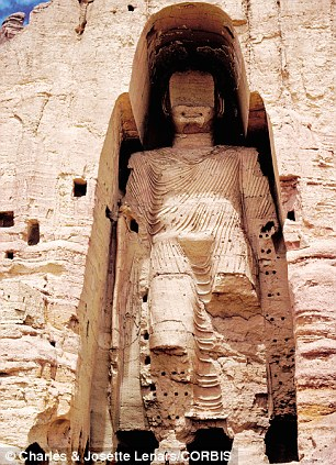 Destruição de um monumental Buda
