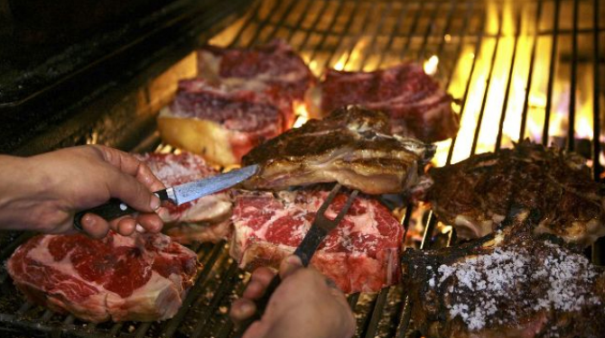 Tempat terbaik di Spanyol untuk makan daging