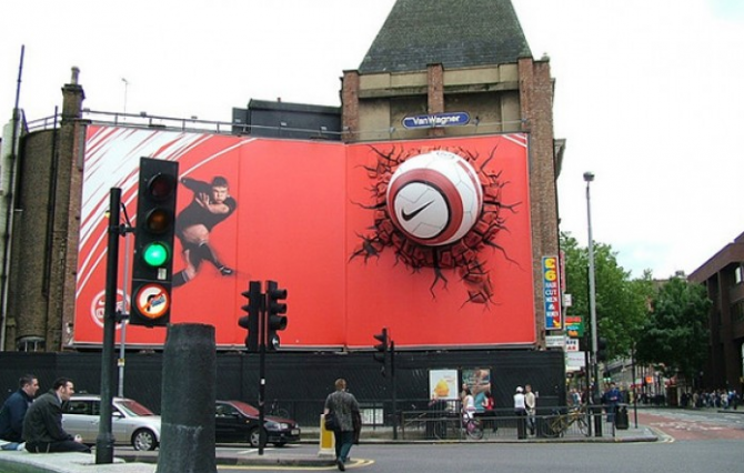 Рекламный щит со встроенным воздушным шаром