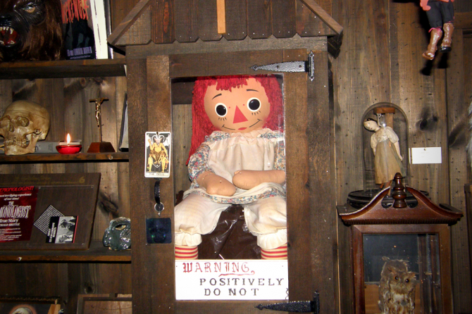 2. Annabelle, boneka kesurupan