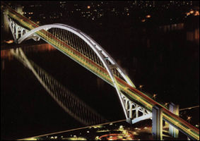 Jembatan Lupu di Shanghai (Cina)