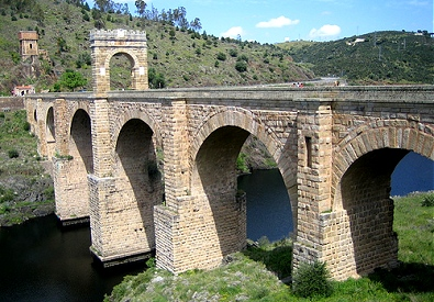 Jembatan Romawi Alcantara di Cáceres (Spanyol)