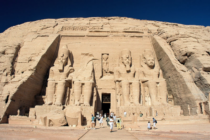 Monumentos núbios de Abu Simbel a File (Egito)
