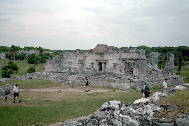 Reruntuhan Maya Tulúm di Cancun (Meksiko)